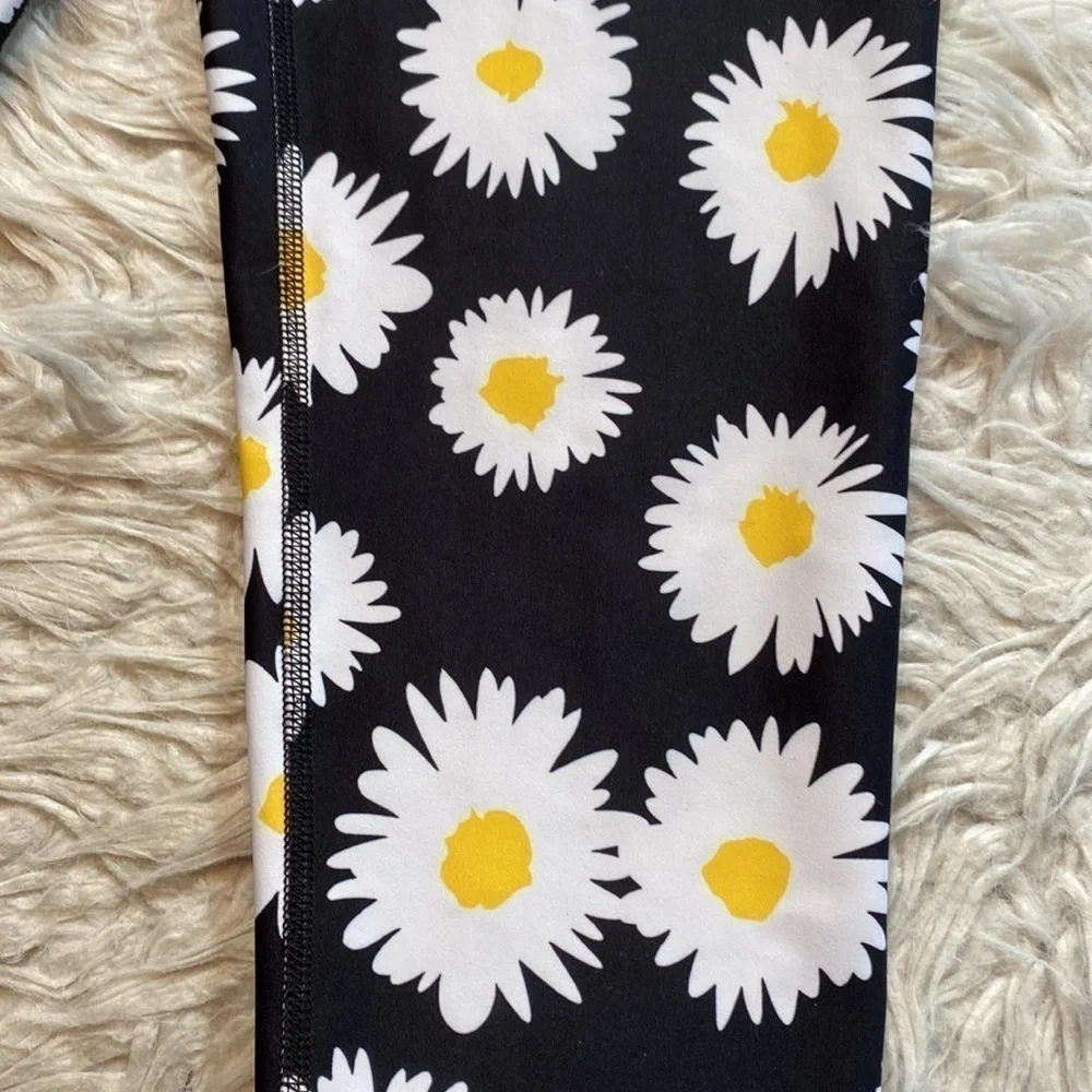 Year Of Ours Daisy Cross Front High Rise Veronica Leggings sz S - Picture 6 of 9
